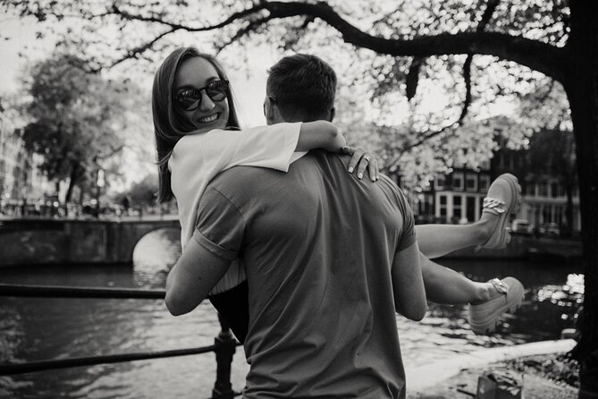 Private Love Story Photowalk Experience - How the guide turns a walk into a photo session
