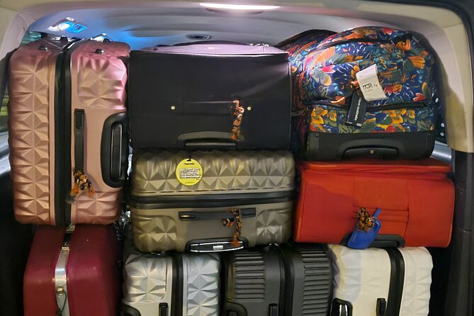 Private Minivan transfer to Rotterdam - The private minivan setup: space, luggage, and Wi-Fi