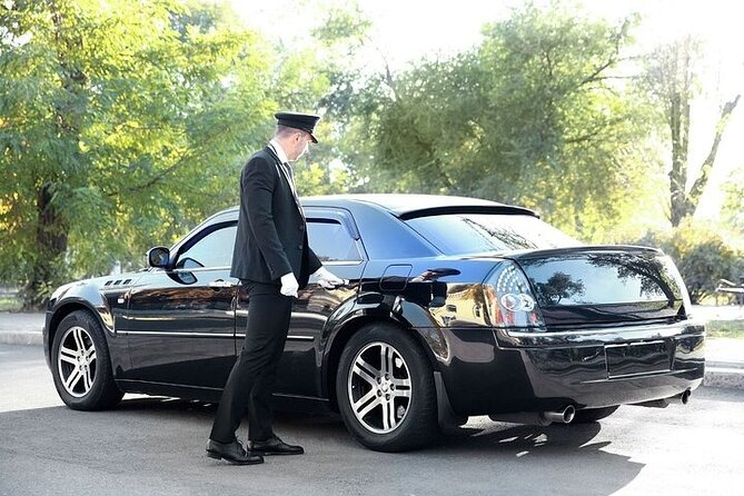 Private One way Transfer Amsterdam Airport to Amsterdam - 75 Minutes of Free Waiting: Your Flight Delay Safety Net