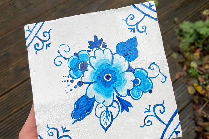 Private Souvenir Creation in Dutch Delft Blue from Netherlands - Meeting Liesje at Postjeskade: Getting Started Smoothly