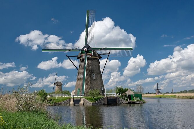 Private tour from Rotterdam to Windmills of Kinderdijk & Gouda Cheese Experience - World Heritage Kinderdijk: 19 windmills, water control, and an easy walking visit