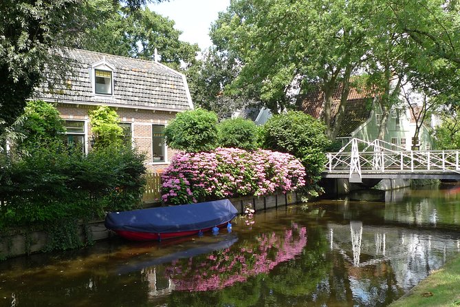 Private Tour Zaanse Schans Windmills and Volendam in Jaguar - Zaanse Schans: Windmills, Cheese Farm, and Clogs Factory in One Visit