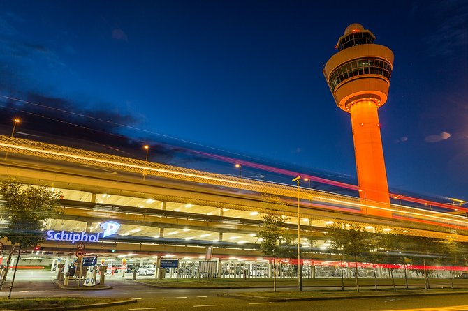Private Transfer from Amsterdam Airport Schiphol to The Hague - Finding Departures 2 (upstairs) door F at Schiphol