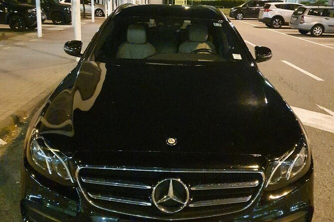 Private Transfer from Rotterdam Port to Amsterdam Airport (AMS) - Vehicles That Fit Real Life: Weather Comfort, Secure Luggage, and Child Seats
