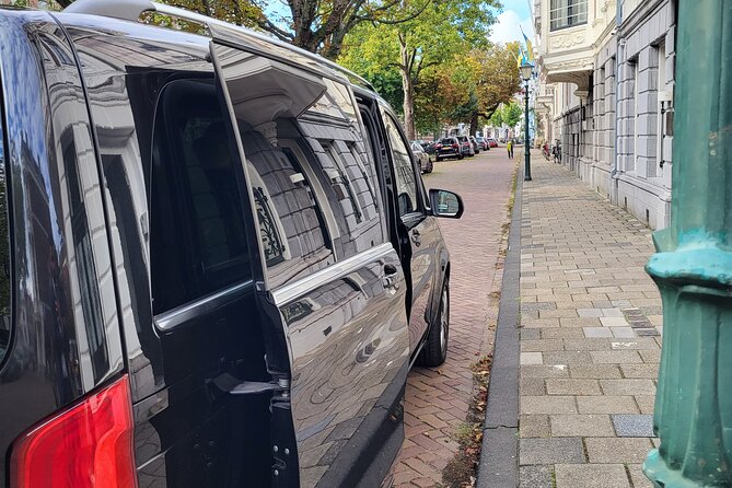 Private Transfer Service Between Ijmuiden and Amsterdam - Private ride for up to 4: what “only your group” changes