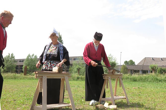 Private Workshop for Wooden Shoe Making in Simonehoeve - The beer opener painting: a smart souvenir strategy