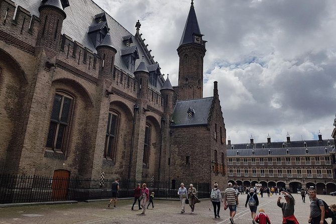 privatetour Delft, The Hague&Rotterdam Kinderdijk from Amsterdam - Delft’s New Church and Market Square lunch pause