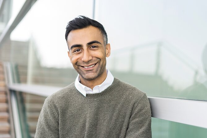 Professional Tinder Photo Session in Amsterdam - Amsterdam Backdrops: Locations, Lighting, and Expression