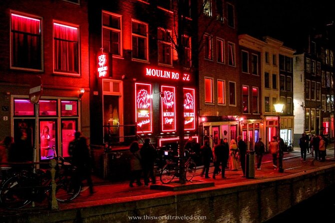 Red Light District Primetime Private Tour for 18+ Only - Why a 10:00 pm Red Light District walk changes the whole experience