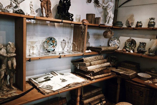 Rembrandt House & Neighborhood Exclusive Guided Walking Tour - Museum Van Loon, Then Bloemenmarkt and the Munttoren Gate Story
