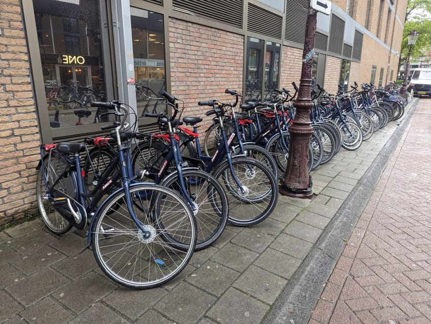 Rent a bike in Amsterdam | 1, 2, 3+ hours - Getting help fast: meet the team, get explanations, fix problems