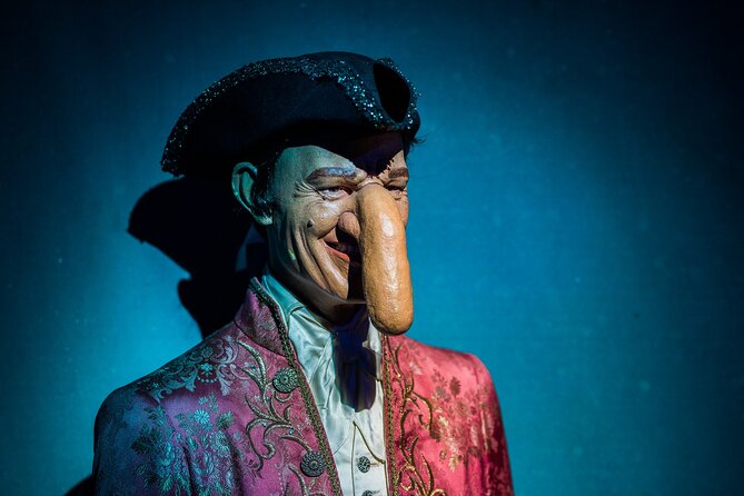 Ripley's Believe It or Not! Amsterdam Admission Ticket - The lounge and Dam Square views: when to take a breather