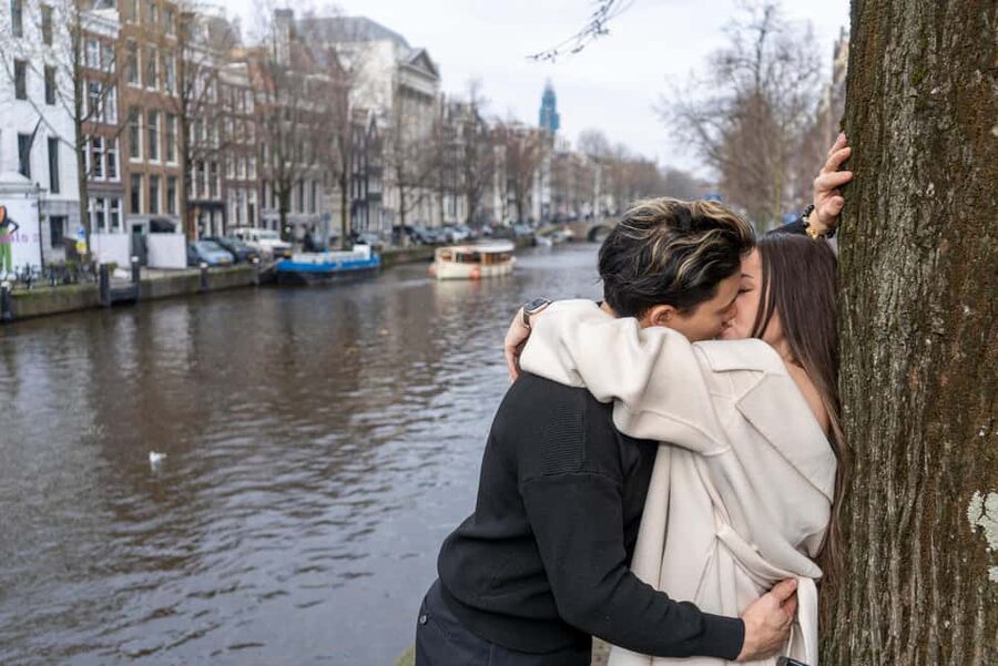 Romantic Photoshoot Experience for Couples in Amsterdam - Why the 9 Straatjes makes couples photos easier