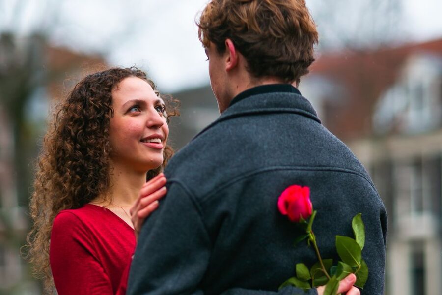 Romantic Photoshoot Experience for Couples in Amsterdam - How the photographer turns you into a natural team