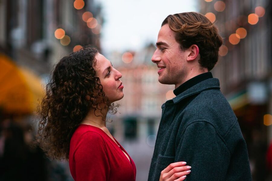 Romantic Photoshoot Experience for Couples in Amsterdam - Language, private group setup, and who it suits best