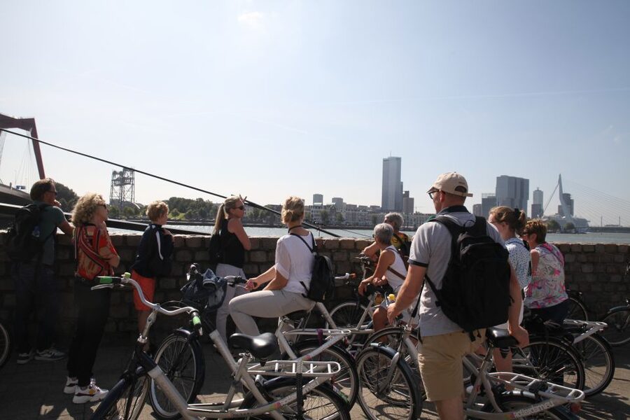 Rotterdam: 2.5-Hour Highlights Bike Tour - Language, comfort, and how to avoid problems