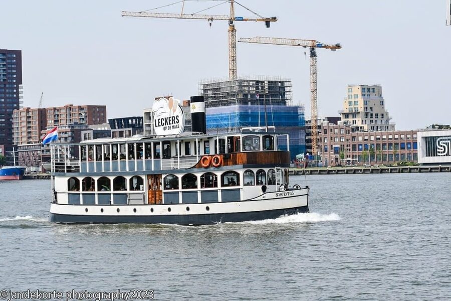 Rotterdam: 2.5-Hour Leckers Boat Cruise and Buffet - Buffet at Sea: Seasonal Hot and Cold Dishes, Including Spare Ribs