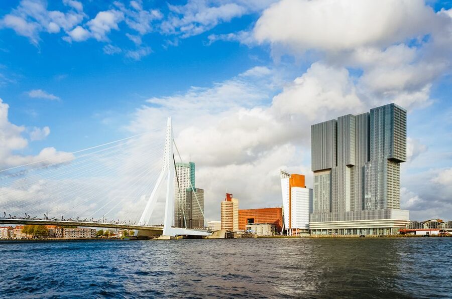 Rotterdam: Harbor Cruise with Live Guide - Guides, audio options, and how to follow the story without missing the views