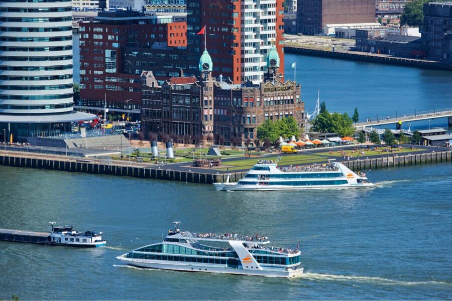 Rotterdam: Harbor Sightseeing Cruise - On-board comfort and services: seats, warmth, and where to hang out