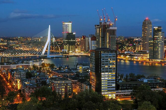 Rotterdam Must Do Tour: Highlights, History, WW2 and Architecture - Meeting at Stationsplein 10, then getting oriented quickly