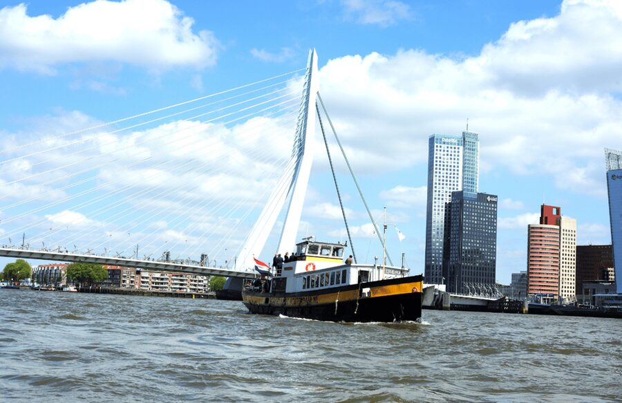 Rotterdam: Pub Cruise with Drinks and Bites - Before You Sail: Host Welcome, Music, and the First Bites