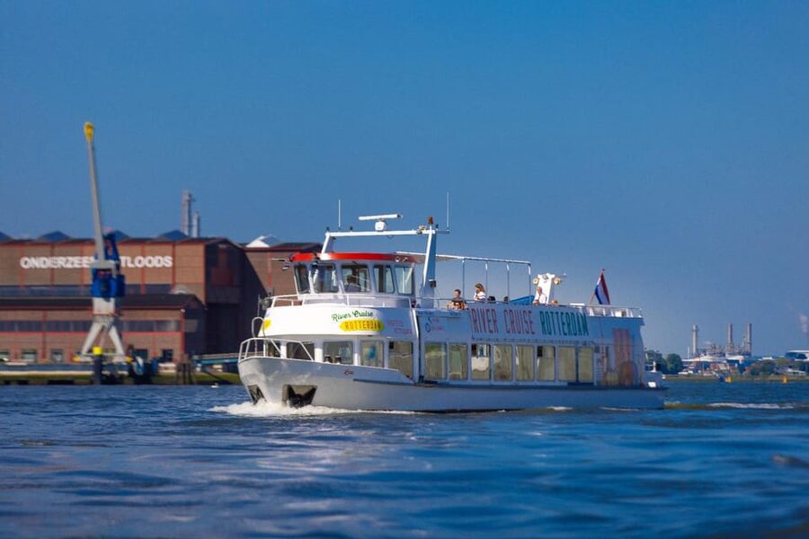Rotterdam: Summer Cocktail Cruise - Service and Language: Dutch, German, English Onboard