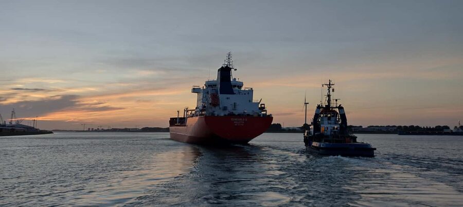 Rotterdam: Summer Evening Cruise with Live Entertainment - Watching Rotterdam’s harbor shift as sunset turns into night