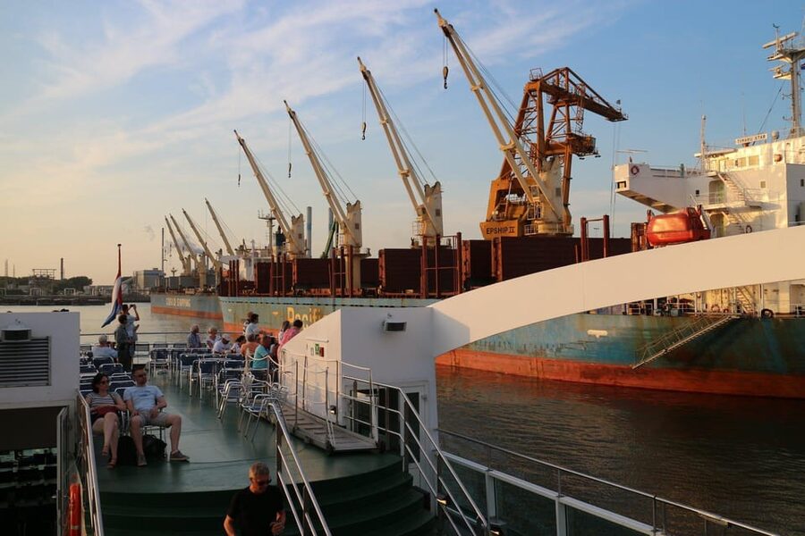 Rotterdam: Summer Evening Cruise with Live Entertainment - Your 2.5 hours: how to get the most out of the ride