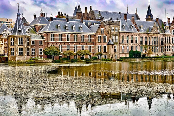 Royal The Hague Private Guided Walking Tour - Stop 1: Het Plein, William the Silent, and the Amsterdam House
