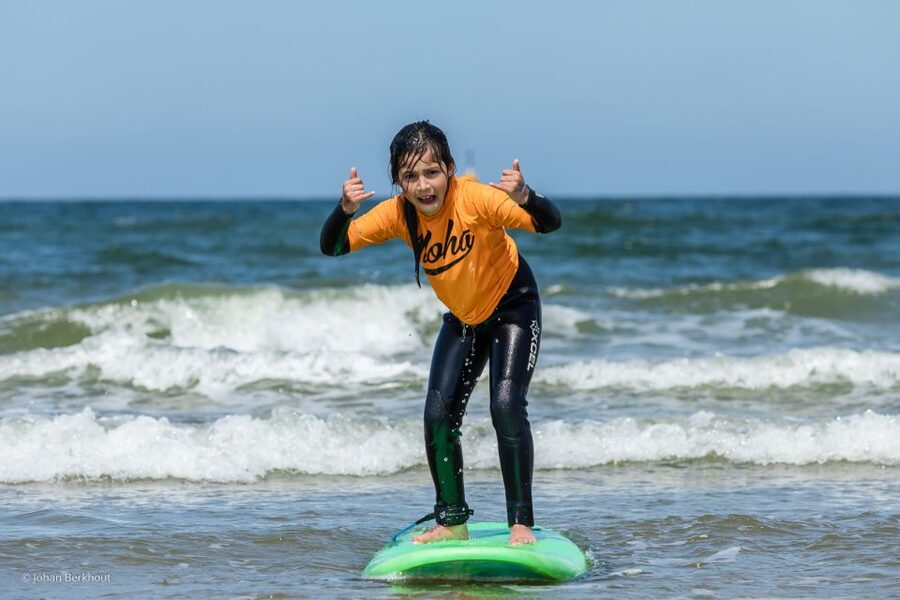Scheveningen Beach: 1,5-Hour Surf Experience for kids - Gear, wetsuits, and how your child actually gets comfortable