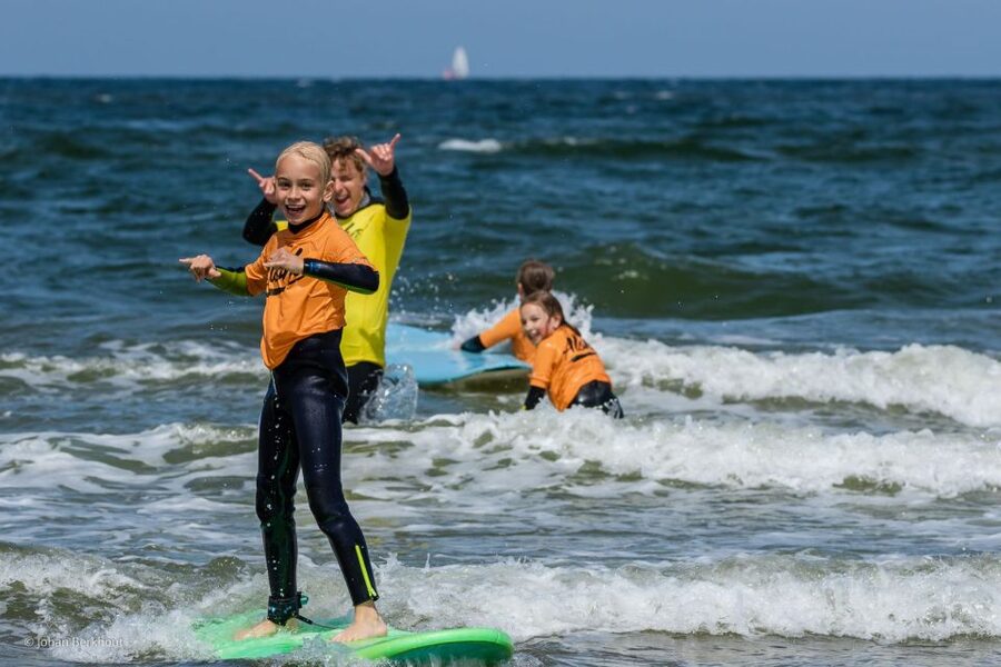 Scheveningen Beach: 2-Hour Surf Experience for Adults - Who should book this surf lesson, and who should skip it