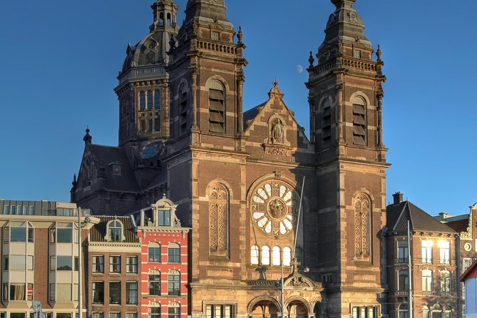 Self-Guided Audio Tour of The Red Light District - A 17th-century house with an ornate catholic church on top