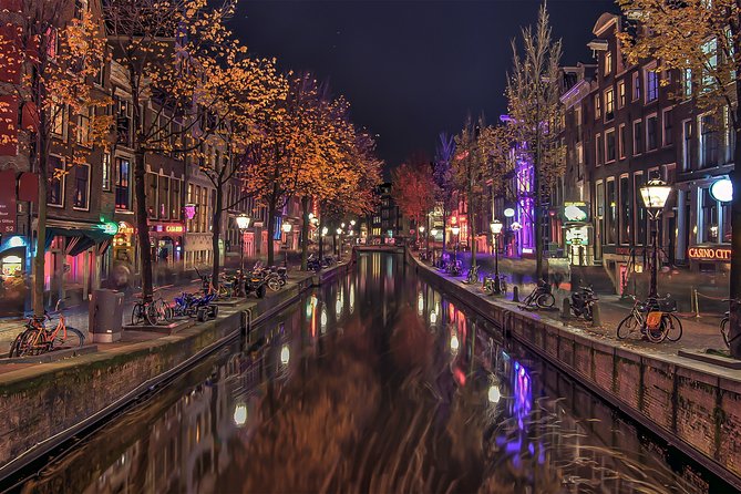 Self-Guided Audio Tour of The Red Light District - The kitschy oddities museum stop, shrunken heads and rare skeletons