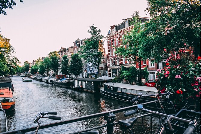 Self-guided city walking tour in Amsterdam - Negen Straatjes and Begijnhof: small streets, thoughtful pacing
