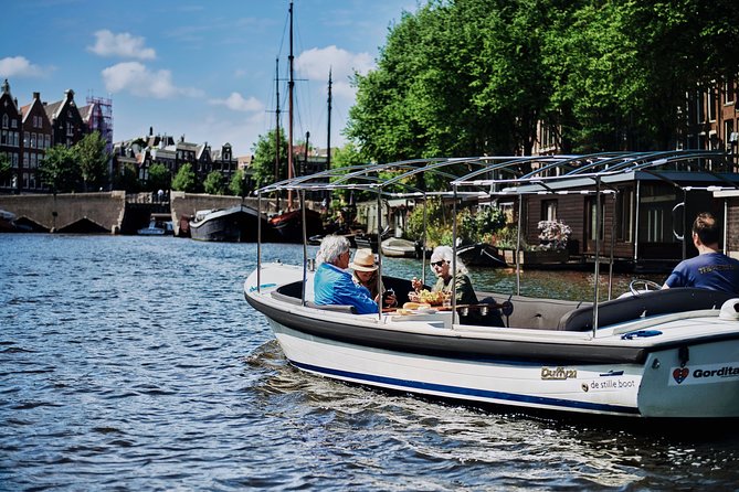 Short canal trip in German: Amsterdam in an hour - Entering Amsterdam from the water, in just about an hour
