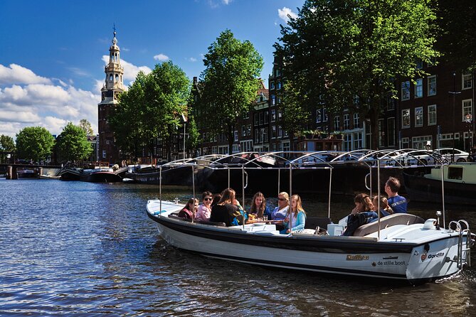 Short canal trip in German: Amsterdam in an hour - Why skipper Paap and a max-10 boat change everything