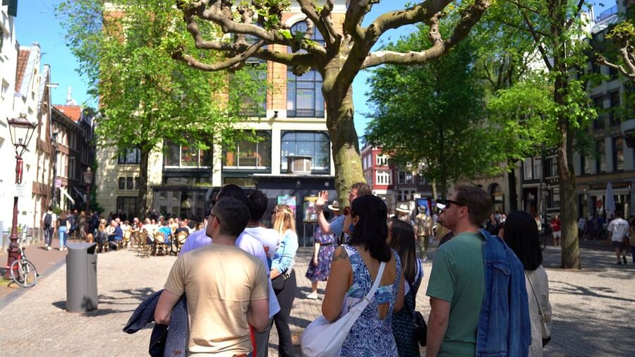 Skipping Lines & Sipping Beers: A History Tour of Amsterdam - Mystery beer tasting with 5 beers and Dutch snacks