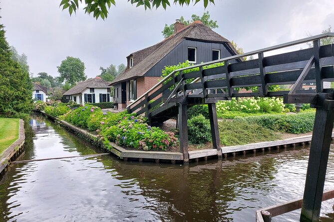 Small-Group Tour to Windmills & Giethoorn with boat tour - Giethoorn: why the canals earn the nickname Venice of the North