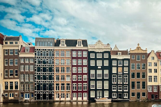 Small Group Walking Tour - Hello Amsterdam - Torensluis and the canal belt, beauty paired with a harder truth