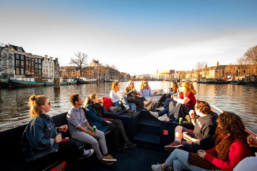 Small-Group Walking Tour with Amsterdam Canal Cruise - Booking thoughts: when you should choose this exact format