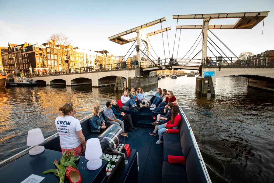 Small-Group Walking Tour with Amsterdam Canal Cruise - How the guide’s stories change what you notice