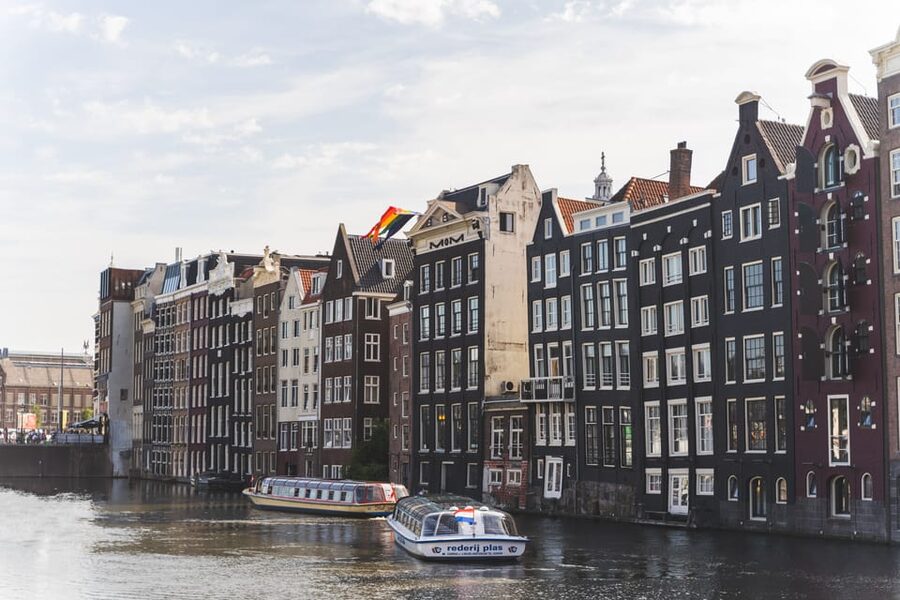Small-Group Walking Tour with Amsterdam Canal Cruise - Price and value: what $38 really buys you