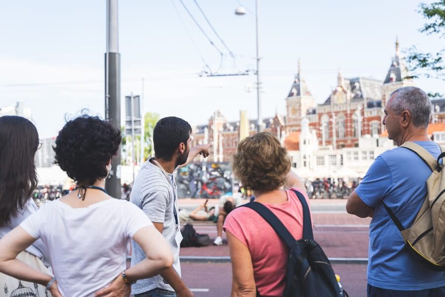 Small-Group Walking Tour with Amsterdam Canal Cruise - Getting started at Beursplein, in the heart of it