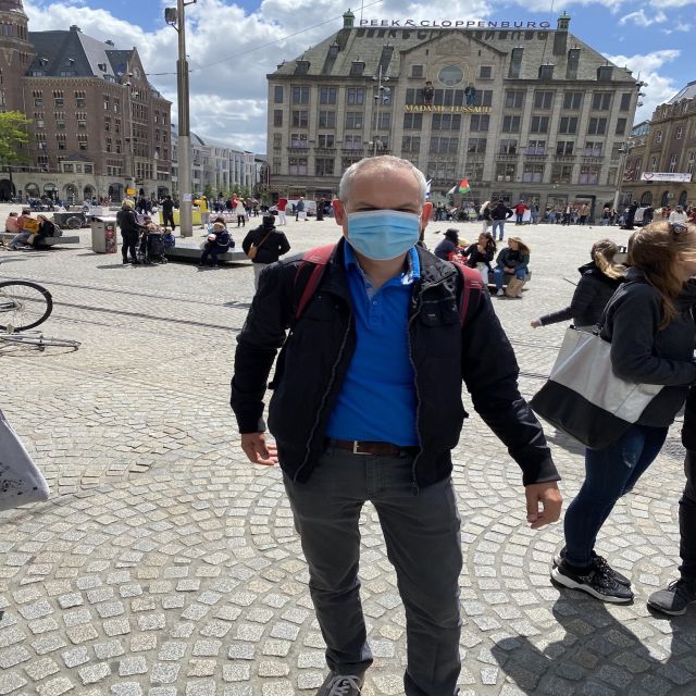 Sprechen Sie Gras? German Tour of Amsterdam's Coffeeshops - Finding your guide fast: Dam Square, H&M, and an easy start