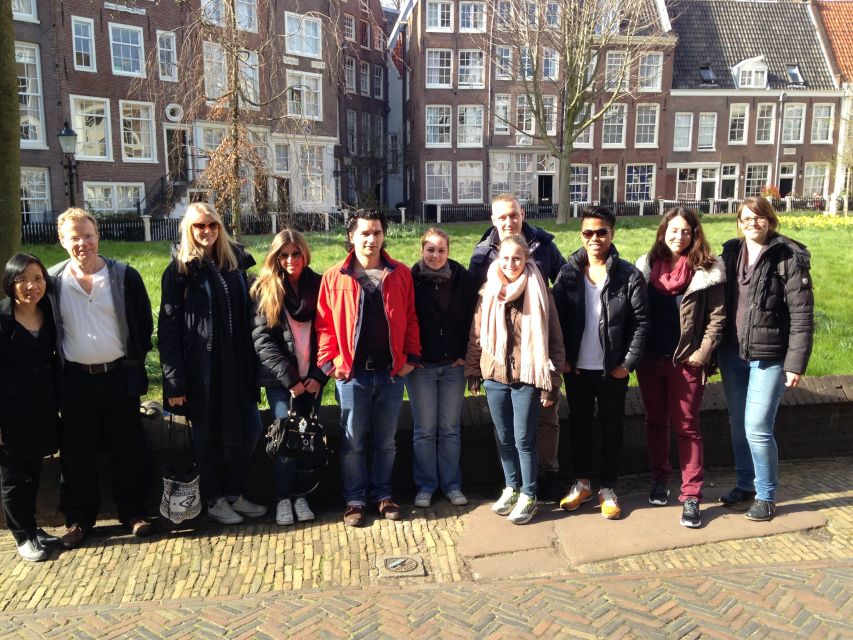 Sprechen Sie Gras? German Tour of Amsterdam's Coffeeshops - Royal Palace area: quick sightseeing with real context