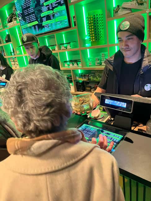Sprechen Sie Gras? German Tour of Amsterdam's Coffeeshops - Coffeeshop highlights you’ll remember: Mike Tyson and Oceans 12