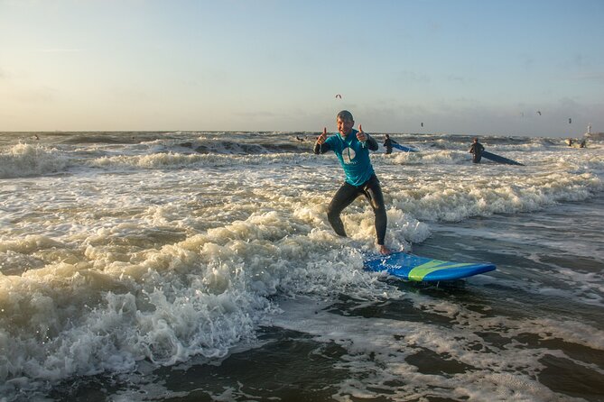 Surfing at The Shore in The Hague - Your 2-hour lesson flow, from gear up to first wave attempts