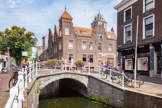 The Blue's Clues in Delft Exploration Game and Tour - Stop by Stop in Delft: Oostpoort to de Roos Windmill