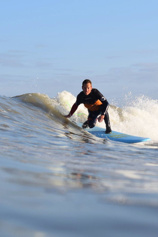 The Hague: Beginner's Surf Lesson - The 2-hour flow, from safety briefing to first rides