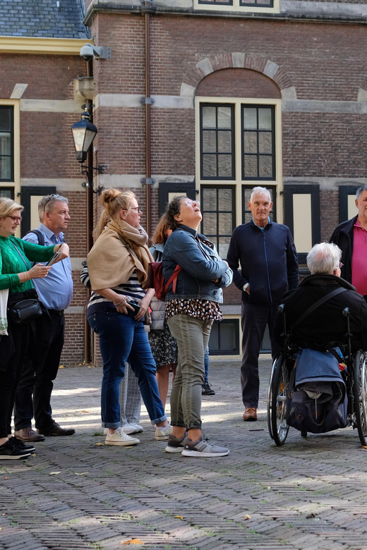 The Hague: City Walking Tour - Hofvijver and Lange Voorhout, two stops that change your pace